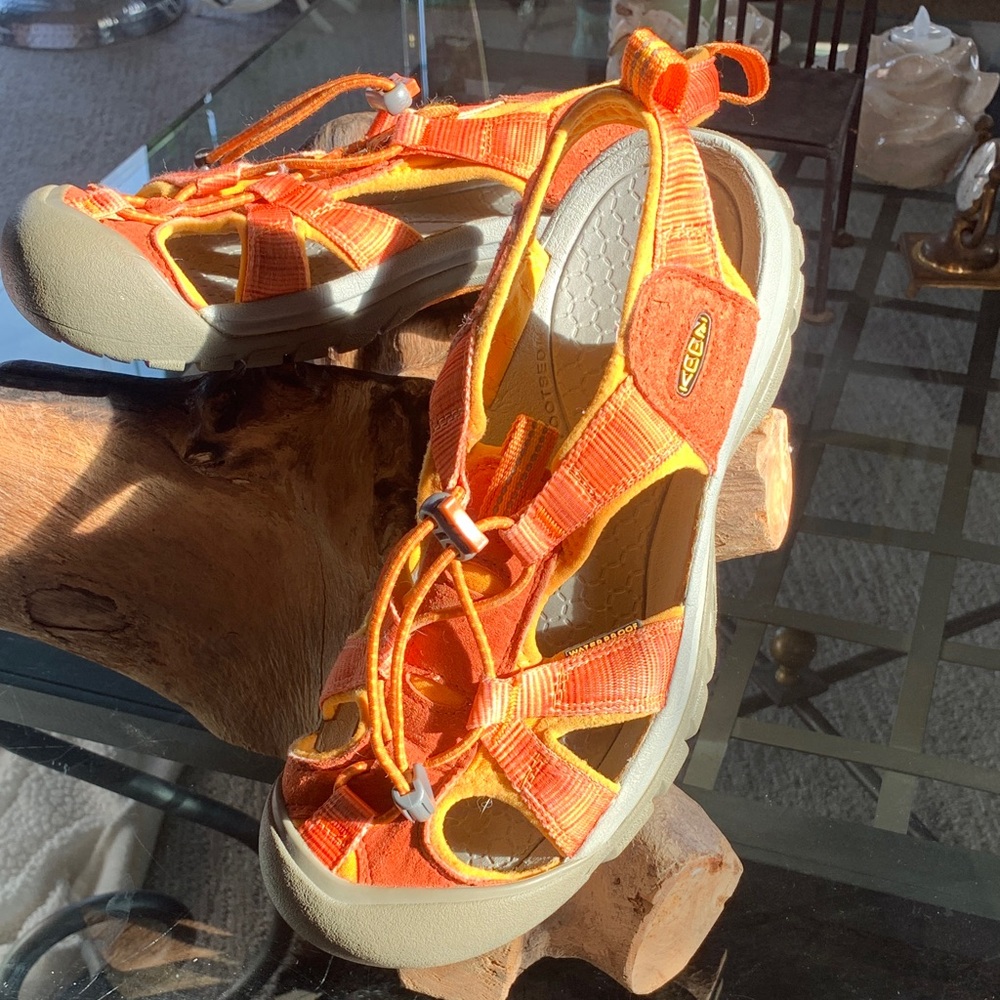 KEEN Venice H2 Shoes Waterproof suitable for land/water activities Size 9